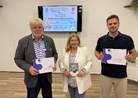 U Baji predstavljena knjiga karikatura Jose Ostrogonca U Baji predstavljena knjiga karikatura Jose Ostrogonca