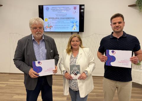 Bemutattuk Osztrogonácz József karikatúra könyvét Baján Bemutattuk Osztrogonácz József karikatúra könyvét Baján